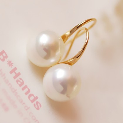 Simple pearl earrings for women